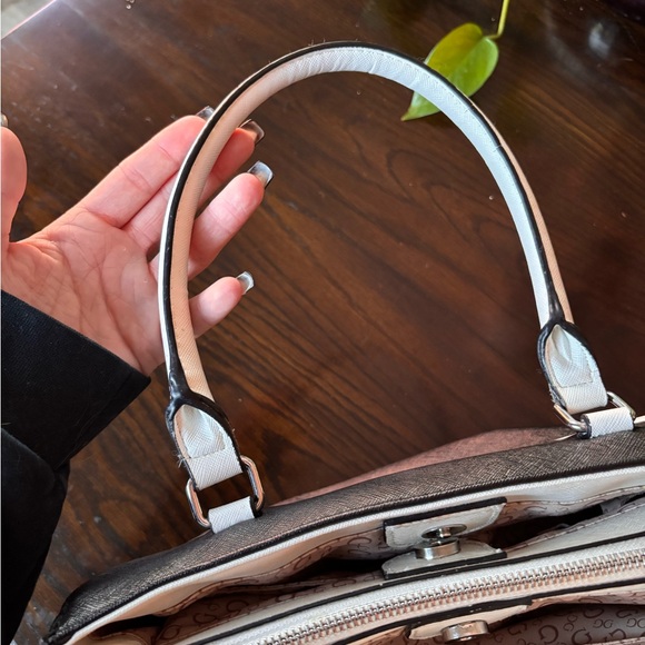 Guess Two-Tone Black and White Purse - Picture 9 of 13